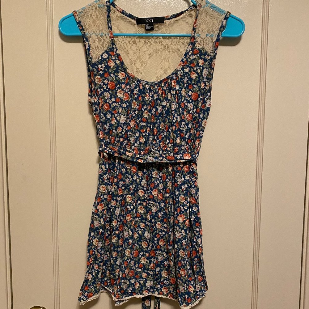 Forever 21 floral lacey top with tie